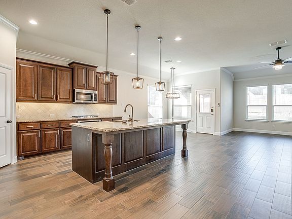 5th image of 225 Palmerston Dr