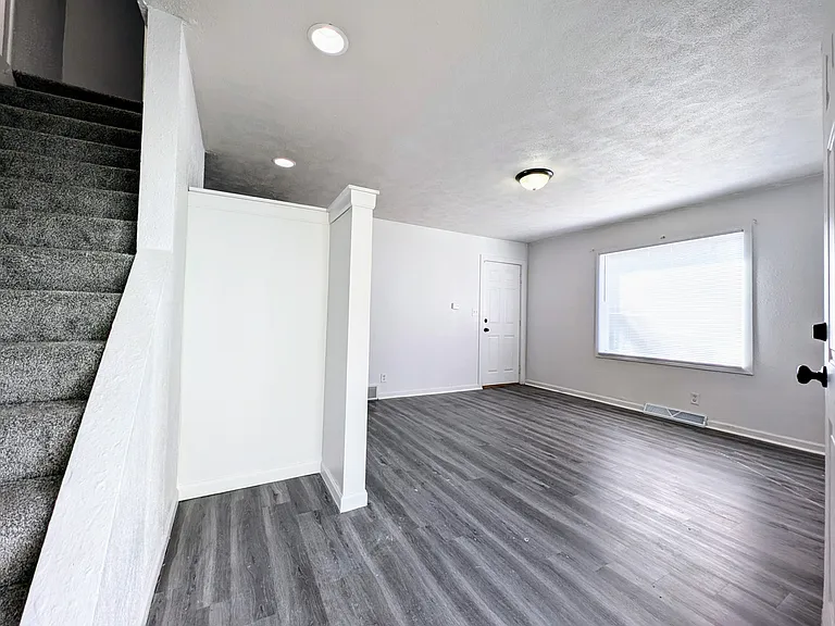 822 8th Ave #1 — Photo 3