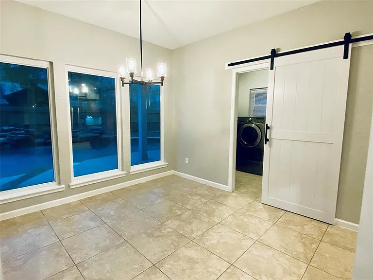 39 Silent Brook Pl — Photo 14