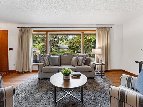 5th image of 807 SE 94th Ave