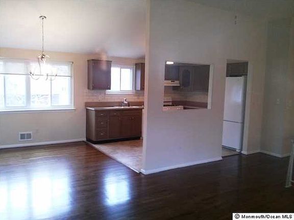 3rd image of 1064 Lucy Ln