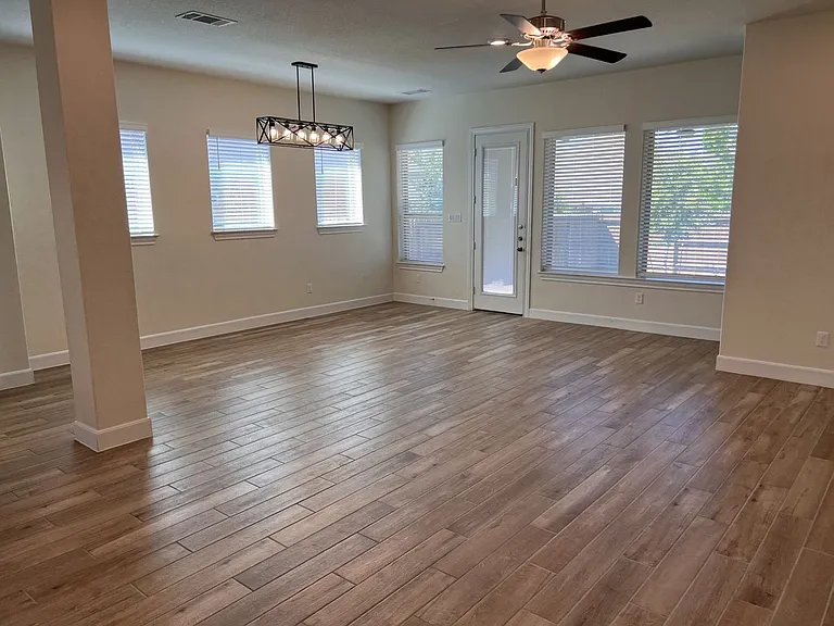 10215 High Noon Dr — Photo 10