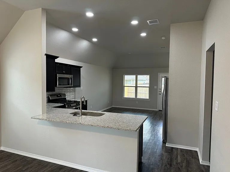 1211 Highgarden Dr — Photo 3