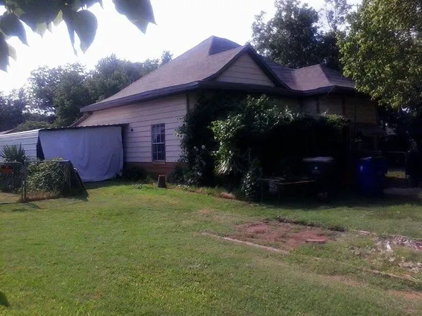 617 N 11th St, Chickasha, OK 73018
