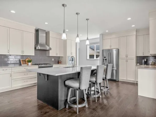 229 S Stonemere Bay, Chestermere, AB T1X 0S1