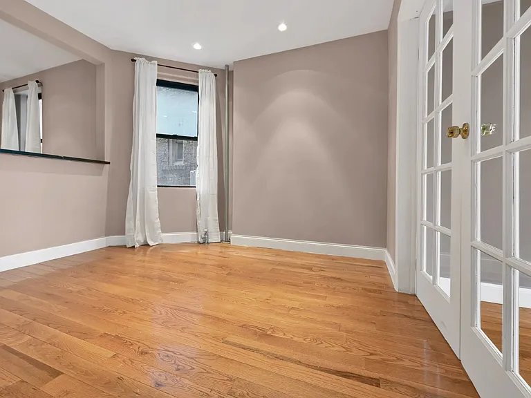 715 E 5th St #3-B — Photo 11