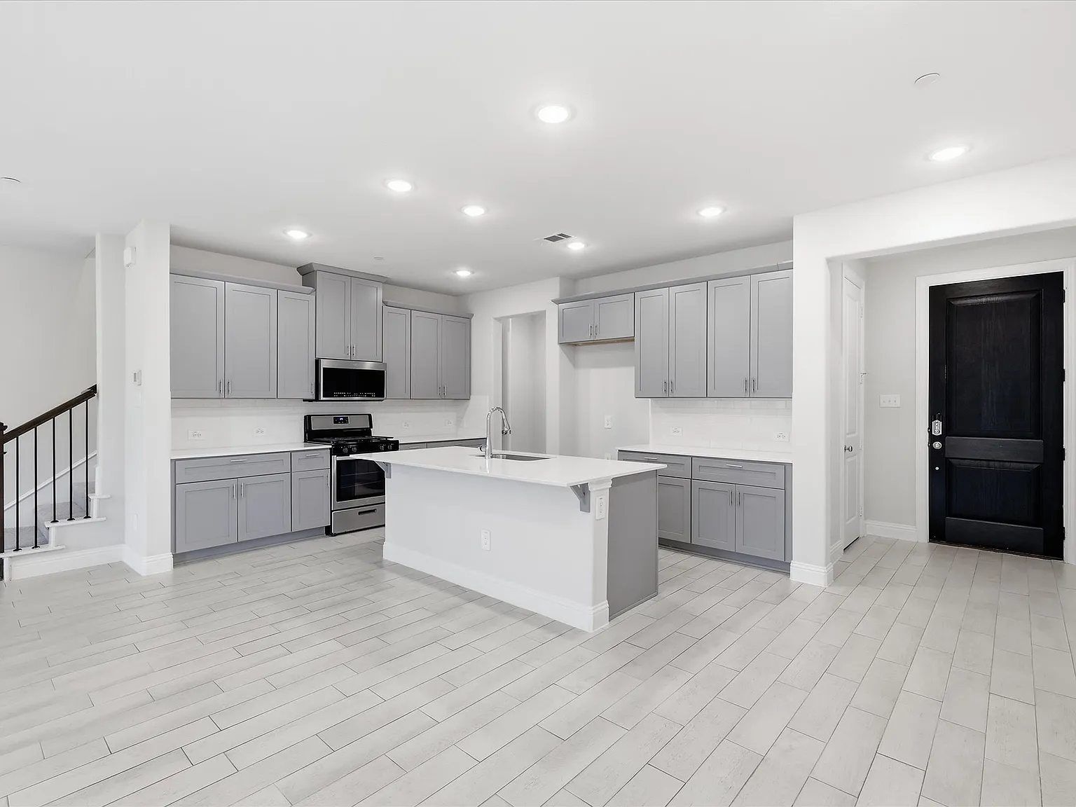 3 bed, 2.5 bath, 1969 sqft, $2,750 — Photo 4