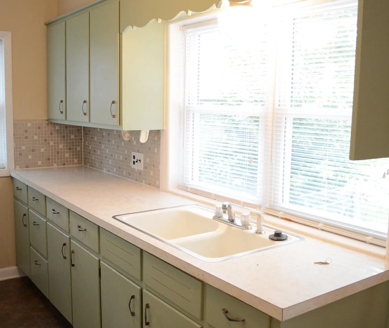 2 bed, 648 sqft, $900 — Photo 1