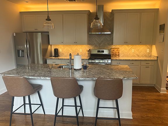4th image of 3674 Charleswood Ave