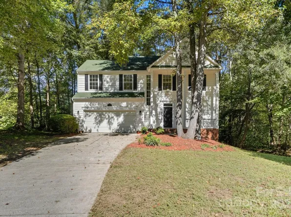 8731 Woodhill Manor Ct, Charlotte, NC 28215