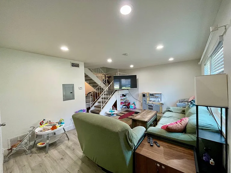 1280 Denver Ln #E — Photo 12