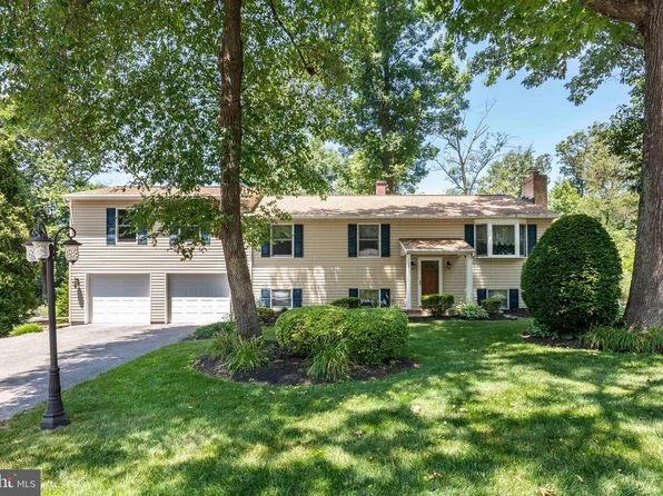 1114 Courtland Dr, Sykesville, MD 21784