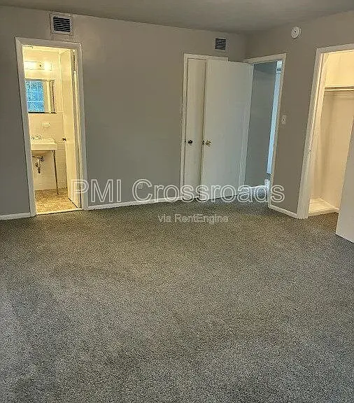 Riviera Manor — Photo 18