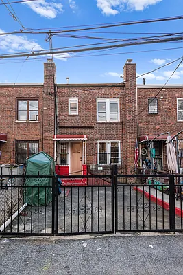 Sold by HomeDax Real Estate | media 13