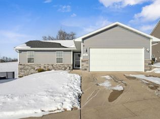 825 Marisa Rdg, Dubuque, IA 52001