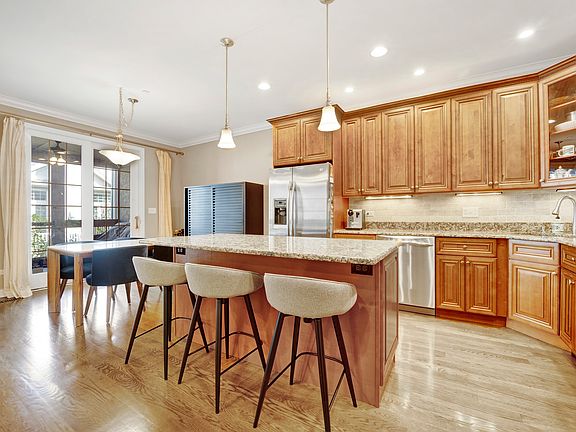 5th image of 1213 W Charles Ln