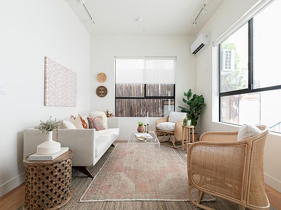 5th image of 121 N Berendo St #123.75