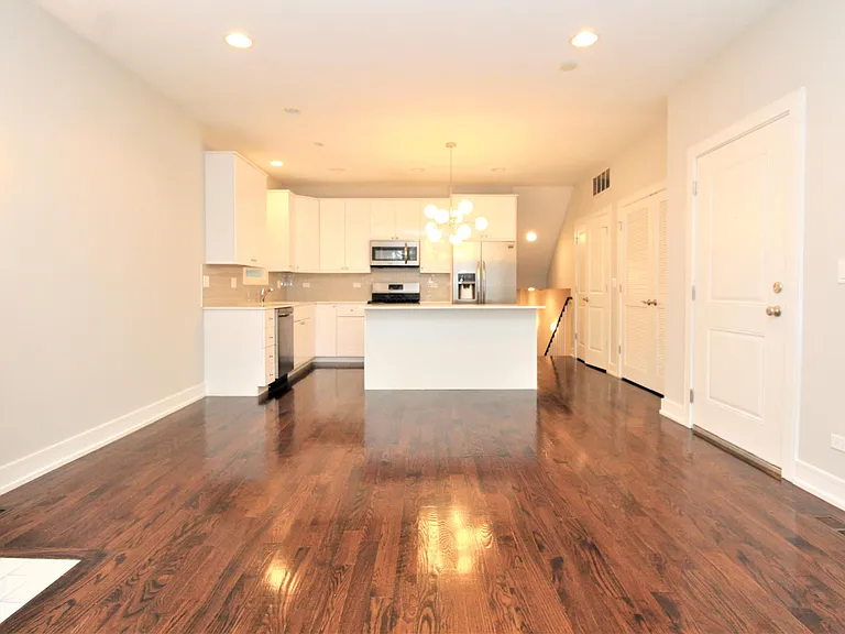2408 W Cortland St #1W — Photo 8