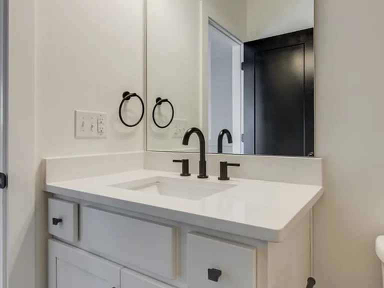 2413B Booker St — Photo 18