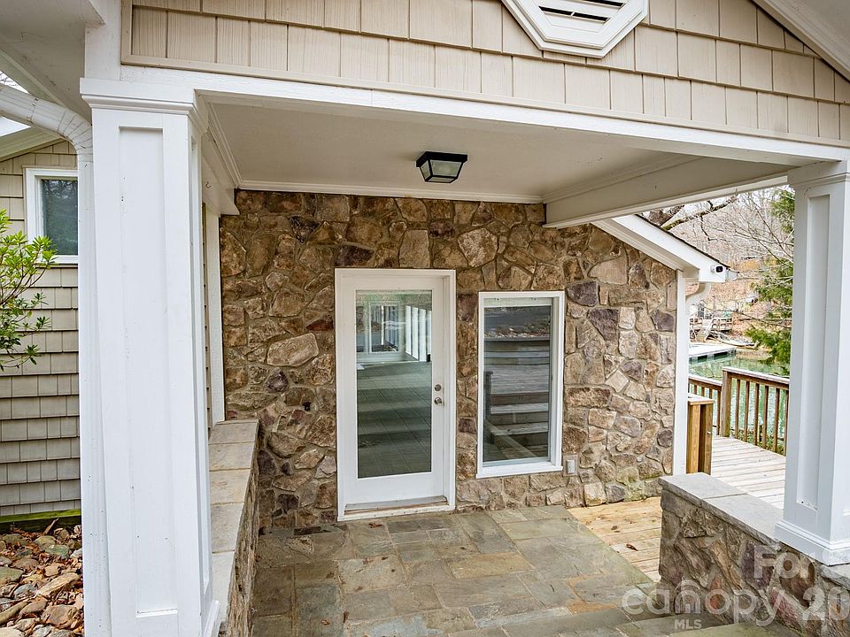 1st image of 208 Island View Rd