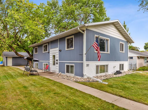 217 21st St S, Fargo, ND 58103