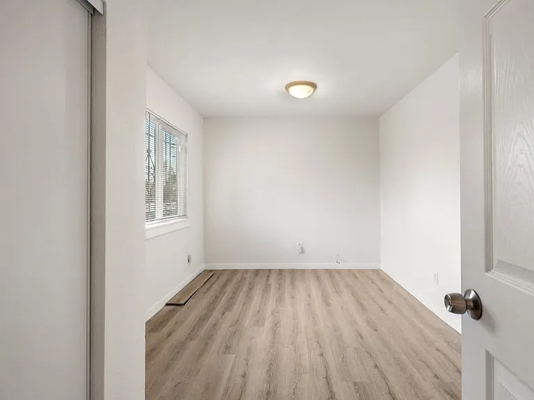 2227 62nd Ave — Photo 2