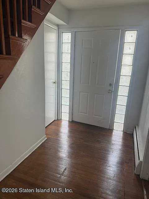 3 bed, 1.0 bath, 1080000 sqft, $2,800 — Photo 2