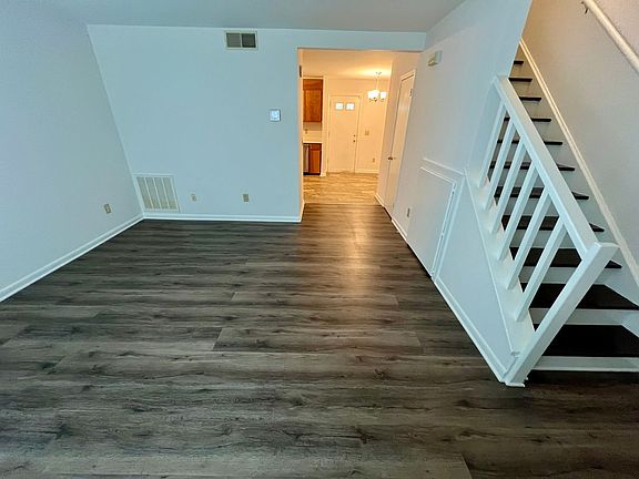 4th image of 602 Picadilly Sq