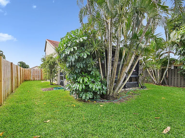 11063 Oakdale Rd — Photo 43