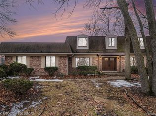 5962 Cherry Crest Dr, West Bloomfield, MI
