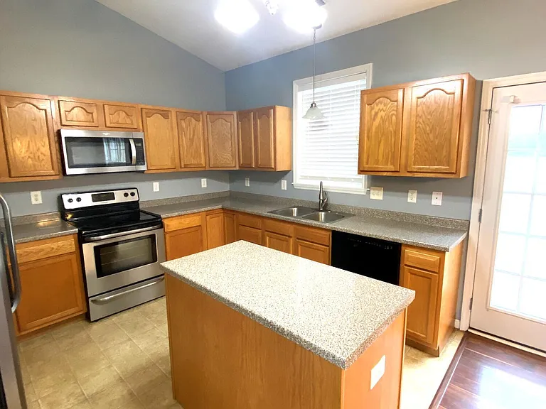 125 Hardin Dr — Photo 6