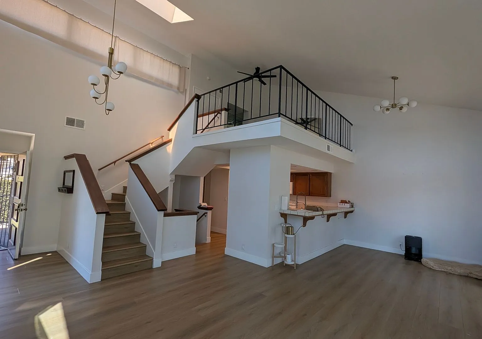 Tierrasanta 3 Bed plus a loft, 3 Bath Canyon Townhome with Views! — Photo 3