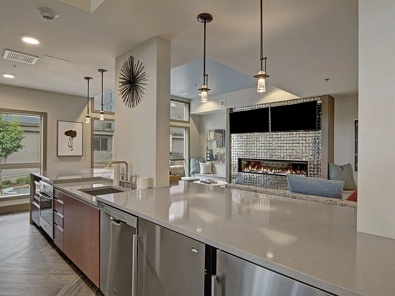 Echo Lake Apartments — Photo 9