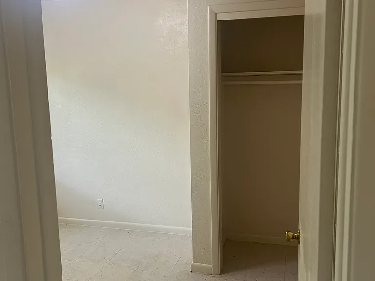 1430 E Ave NE #8 — Photo 4