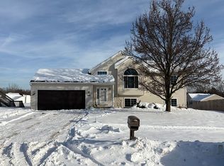 330 Pioneer Trl, Cedar Springs, MI 49319