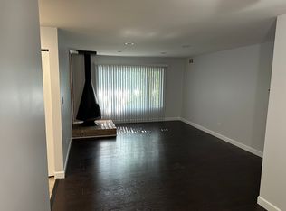 6103 Knoll Valley Dr APT 204, Willowbrook, IL