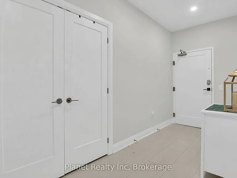 71 Wyndham St S #712 — Photo 3