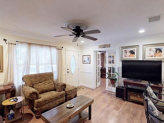 5th image of 211 Saint Andrews Blvd
