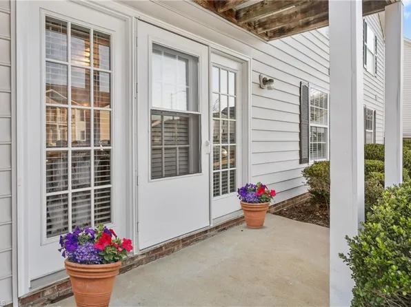 7121 W Friendly Ave APT D, Greensboro, NC 27410