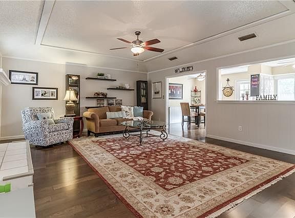 5th image of 706 Kingsbridge Dr