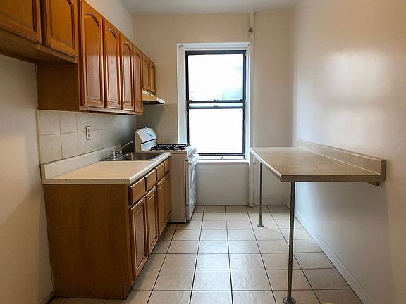 3rd image of 2922 Hoyt Ave S APT 46