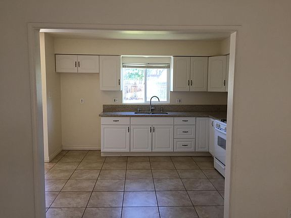 2nd image of 3317 N Alameda Ave