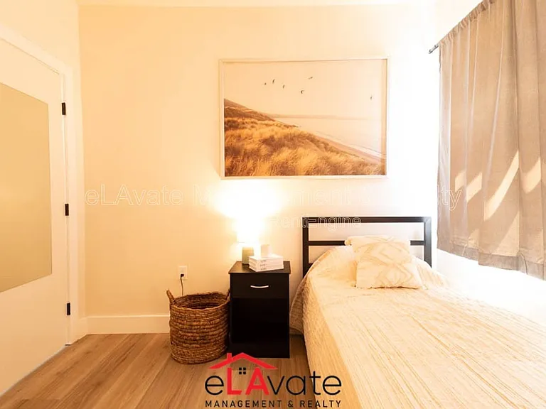 564 N Virgil Ave #560 — Photo 12