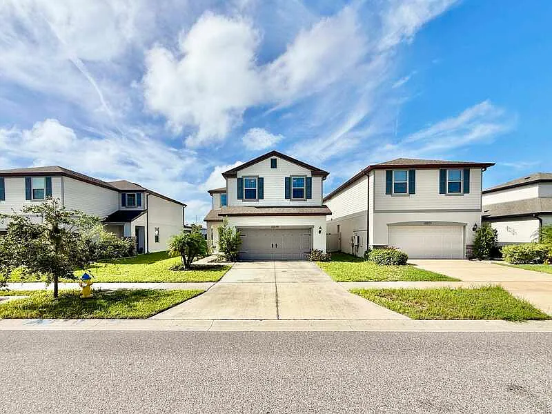 4 bed, 2.5 bath, 2518 sqft, $2,645 — Photo 3
