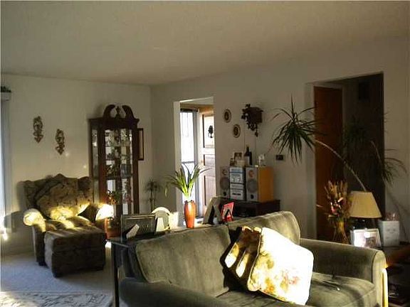 3rd image of 330 Sunrise Blvd