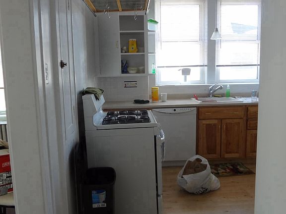 Gas cooking, bright kitchen