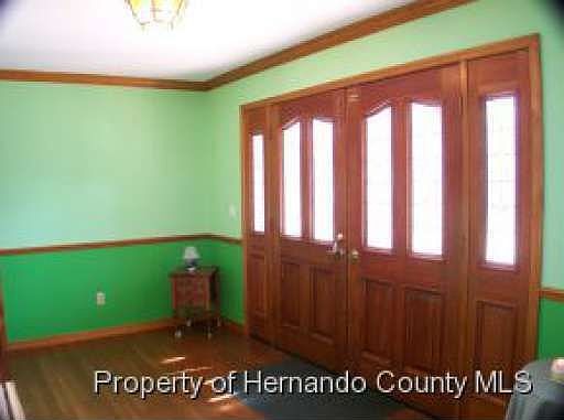 DOUBLE DOOR ENTRYWAY