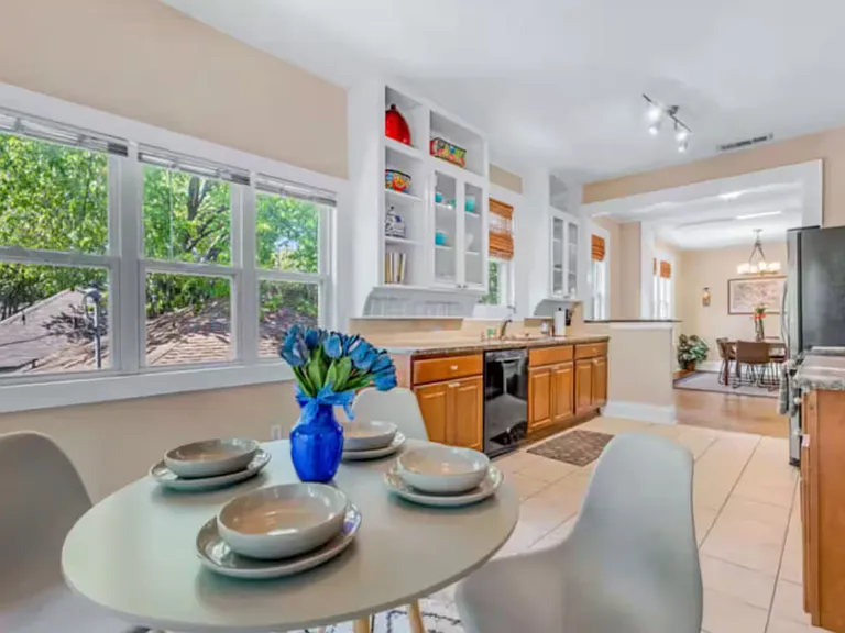 4303 Vandelia St — Photo 12