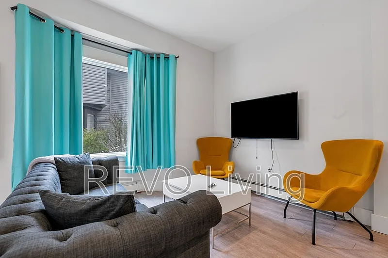 2 bed, 1.0 bath, 900 sqft, $1,750 — Photo 2