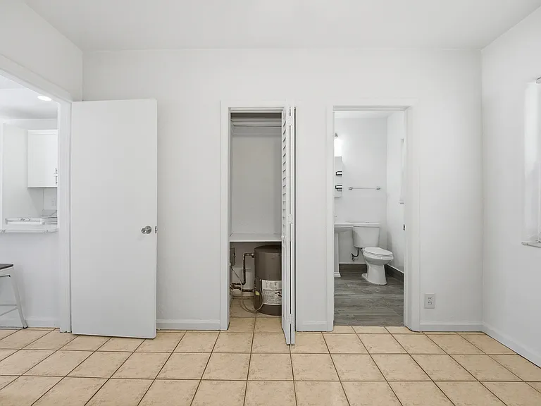 412 SE 16th St #3A — Photo 14